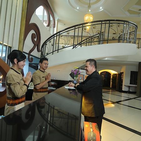 Hotel Swarna Dwipa Palembang Luaran gambar