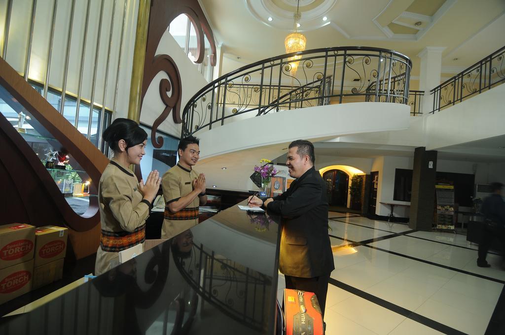 Hotel Swarna Dwipa Palembang Luaran gambar