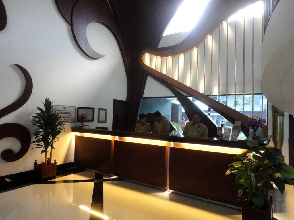 Hotel Swarna Dwipa Palembang Luaran gambar